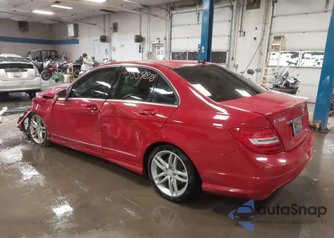 2013 Mercedes-Benz C 300 Sport 4Matic z USA, uszkodzony, nr VIN WDDGF8AB3DA792016